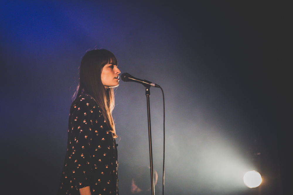 « Buvez, ceci est Mon Sang » : Clara Luciani officie dans un édifice sacré à l’architecture pop. 