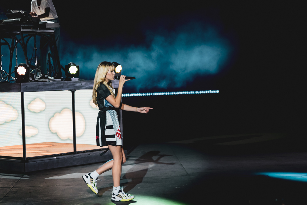 [Photos] Angèle + Hoshi – Festival de Carcassonne – 19/07/2019