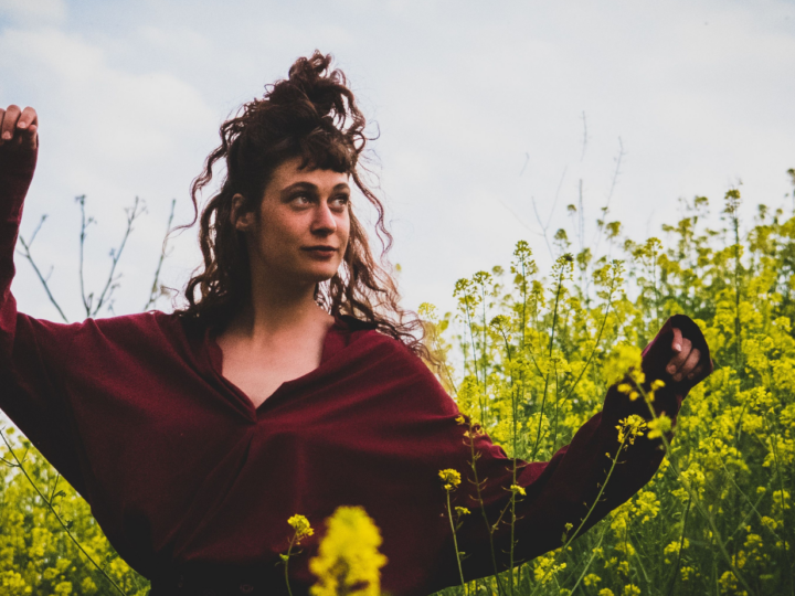 Interview Mélys : « L’acoustique est vraiment la base de mon projet, je ne souhaite pas l’oublier »