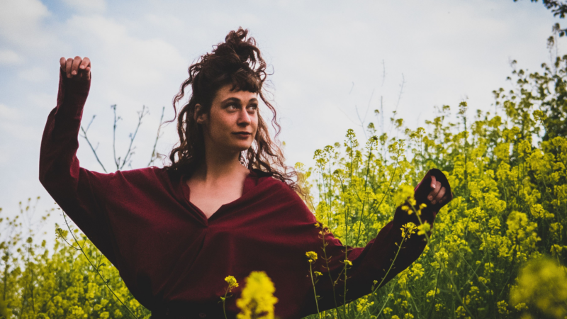 Interview Mélys : « L’acoustique est vraiment la base de mon projet, je ne souhaite pas l’oublier »