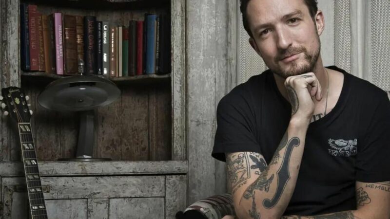 Frank Turner se la joue rock & folk au Rex