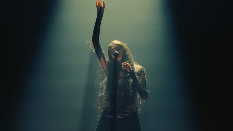 [PHOTOS] Solann – Le Bikini – 12/03/2026