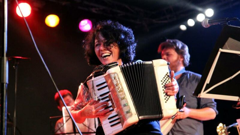 Interview Rita Macedo : « J&rsquo;ai grandi dans la musique joyeuse du carnaval de Bahia, ça m&rsquo;habite encore aujourd’hui »
